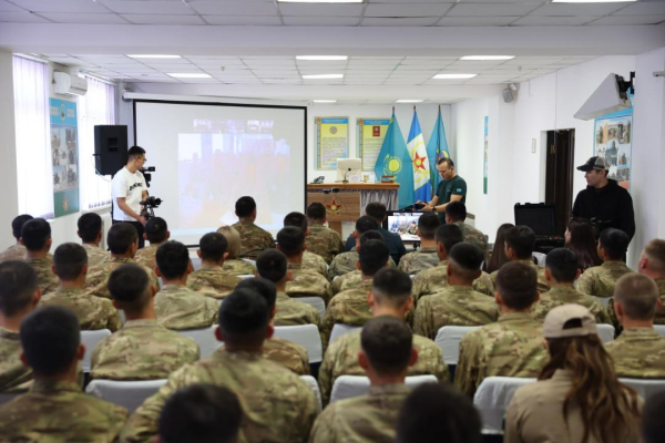 «На связи школа»: солдаты пообщались с учителями и школьниками «На связи школа»: солдаты пообщались с учителями и школьниками