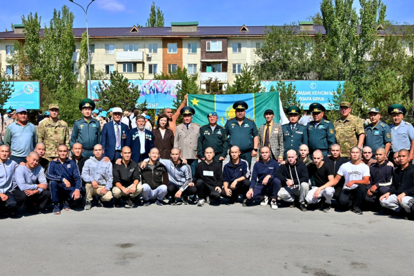 В Конаеве проводили команду новобранцев осеннего призыва в Пограничную службу В Конаеве проводили команду новобранцев осеннего призыва в Пограничную службу