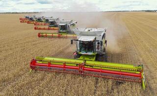 Глава государства ознакомился с ходом уборочной кампании в Акмолинской области