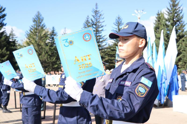 100 курсантов Академии гражданской защиты МЧС приняли Присягу