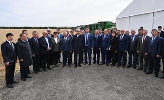 Глава государства ознакомился с ходом уборочной кампании в Акмолинской области