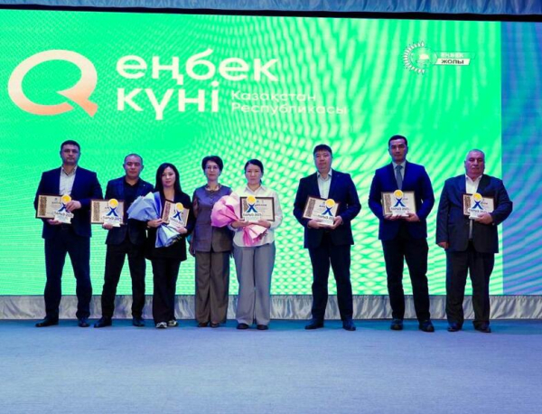 В Акмолинской области прошло торжественное мероприятие ко Дню труда В Акмолинской области прошло торжественное мероприятие ко Дню труда