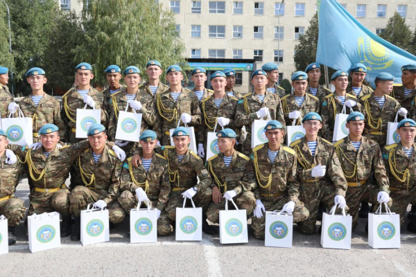 Свыше тысячи бойцов Десантно-штурмовых войск простились с Боевым знаменем