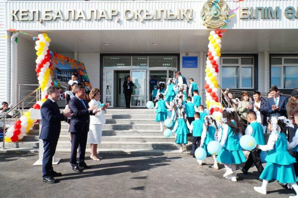 В пос. Бестобе г. Степногорска в День знаний открылась новая школа В пос. Бестобе г. Степногорска в День знаний открылась новая школа