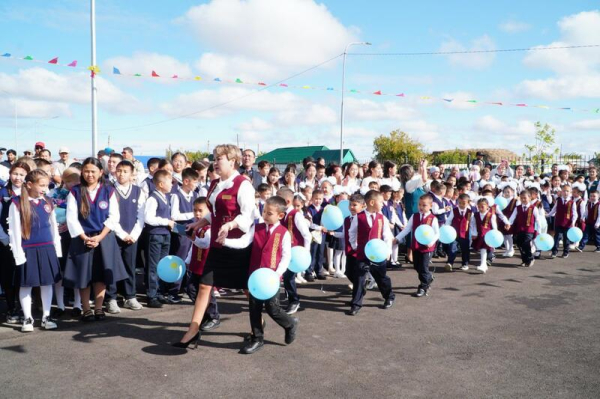 В пос. Бестобе г. Степногорска в День знаний открылась новая школа В пос. Бестобе г. Степногорска в День знаний открылась новая школа