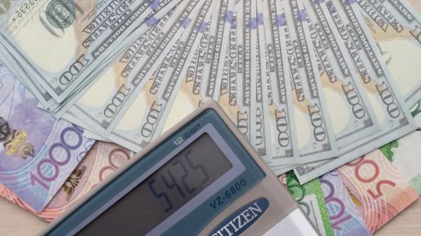 Сколько стоит доллар на бирже и в обменниках Казахстана в последний день сентября
Сколько стоит доллар на бирже и в обменниках Казахстана в последний день сентября