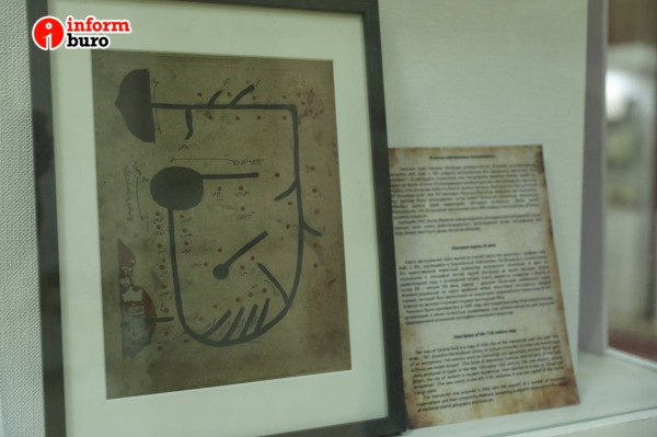 
Старинные карты, Коран Кенесары хана: фоторепортаж Informburo.kz о редких книгах и рукописях, хранящихся в Астане
