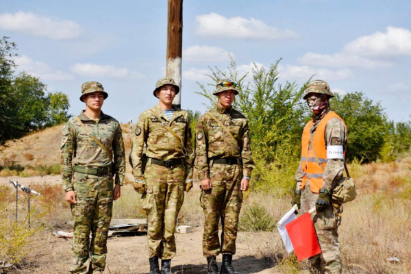 Будущие командиры учатся преодолевать водные препятствия на бронетехнике