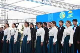 Конституции – 30 лет: праздник объединил акмолинцев на набережной «Жагалау»