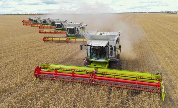 Глава государства ознакомился с ходом уборочной кампании в Акмолинской области