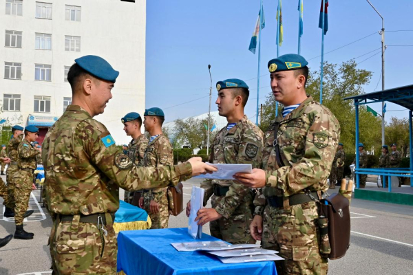 Свыше тысячи бойцов Десантно-штурмовых войск простились с Боевым знаменем Свыше тысячи бойцов Десантно-штурмовых войск простились с Боевым знаменем