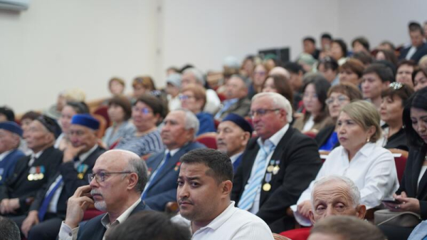 В Доме культуры «Достар» состоялось торжественное мероприятие, посвящённое Дню труда.