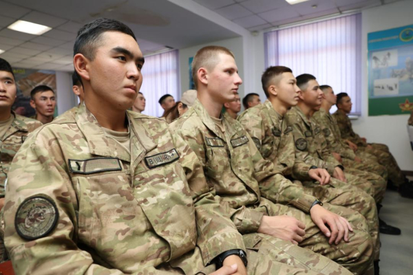 «На связи школа»: солдаты пообщались с учителями и школьниками «На связи школа»: солдаты пообщались с учителями и школьниками