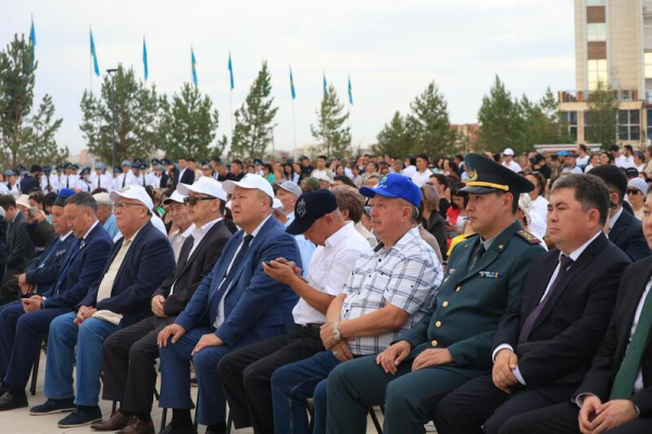 Конституции – 30 лет: праздник объединил акмолинцев на набережной «Жагалау»