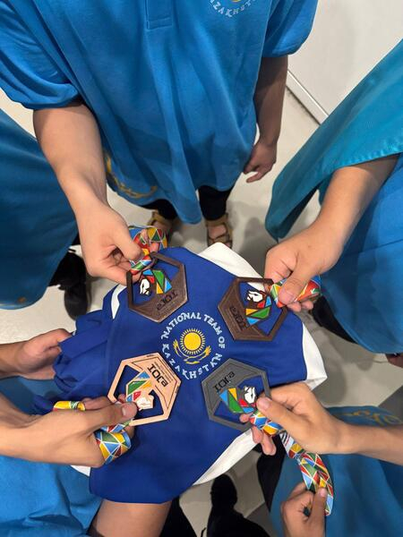 Акмолинские школьники завоевали бронзу на Европейской олимпиаде по информатике