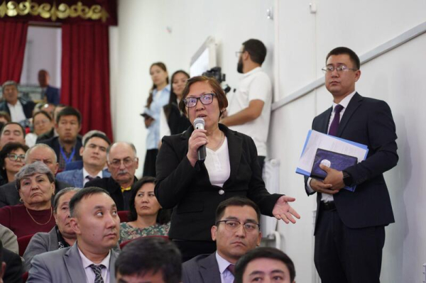 Сельское хозяйство, дороги и инвестиции: как прошла встреча с населением в Жаркаинском районе