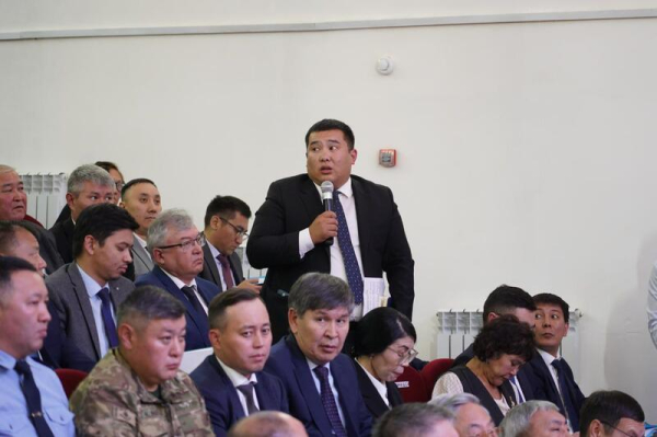 Сельское хозяйство, дороги и инвестиции: как прошла встреча с населением в Жаркаинском районе