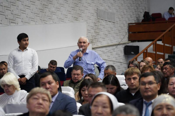 Марат Ахметжанов обсудил с жителями Атбасарского района итоги уборочной кампании и вопросы развития региона Марат Ахметжанов обсудил с жителями Атбасарского района итоги уборочной кампании и вопросы развития региона