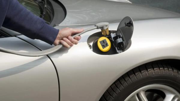 «Защищают от ядовитого смога». Депутат предложил продлить льготы на ввоз электромобилей в Казахстан