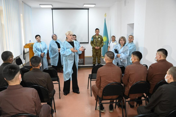 Министр обороны и Главный военный прокурор встретились с представителями Комитета солдатских матерей «Аналар жүрегі» Министр обороны и Главный военный прокурор встретились с представителями Комитета солдатских матерей «Аналар жүрегі»