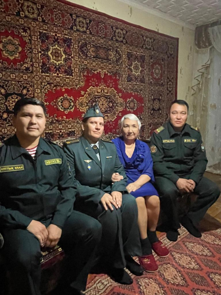 Военнослужащие воинской части 5451 поздравили ветеранов с Днём пожилых людей Военнослужащие воинской части 5451 поздравили ветеранов с Днём пожилых людей