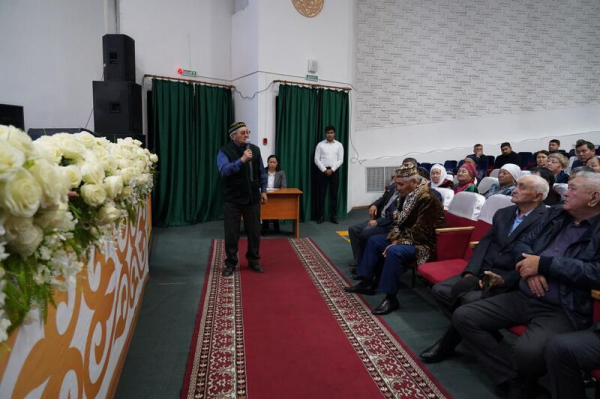 Марат Ахметжанов обсудил с жителями Атбасарского района итоги уборочной кампании и вопросы развития региона Марат Ахметжанов обсудил с жителями Атбасарского района итоги уборочной кампании и вопросы развития региона