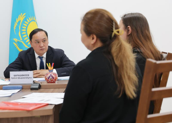 Слышащее государство: Ербол Карашукев провёл приём граждан Слышащее государство: Ербол Карашукев провёл приём граждан