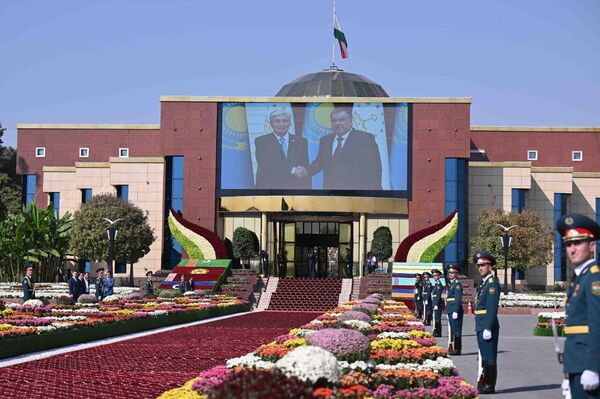 Токаев прилетел в Душанбе на саммит "Центральная Азия – Россия" Токаев прилетел в Душанбе на саммит "Центральная Азия – Россия"