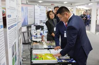 Аким Павлодарской области Асаин Байханов поздравил Торайгыров университет с 65-летием