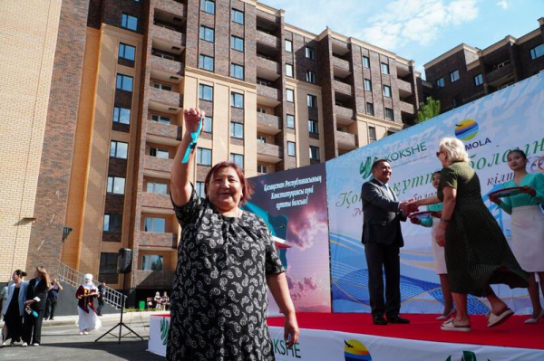 В Кокшетау 100 семей получили новые квартиры по программе реновации В Кокшетау 100 семей получили новые квартиры по программе реновации
