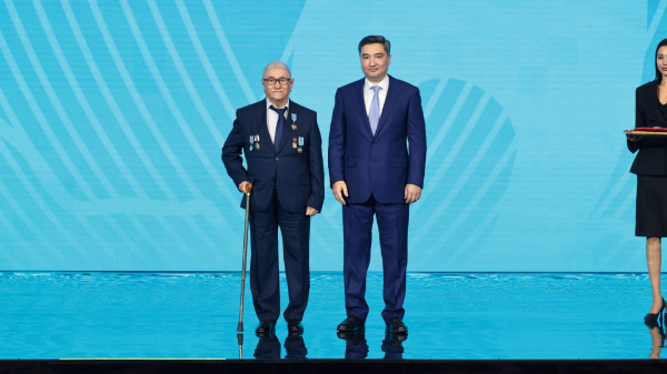 День труда: признание вклада людей труда в экономику День труда: признание вклада людей труда в экономику