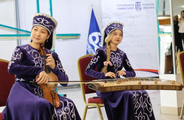 Аким Павлодарской области Асаин Байханов поздравил Торайгыров университет с 65-летием