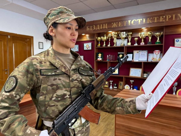 Армейская спортсменка, чемпион мира по боксу Алуа Балкибекова приняла Военную присягу Армейская спортсменка, чемпион мира по боксу Алуа Балкибекова приняла Военную присягу