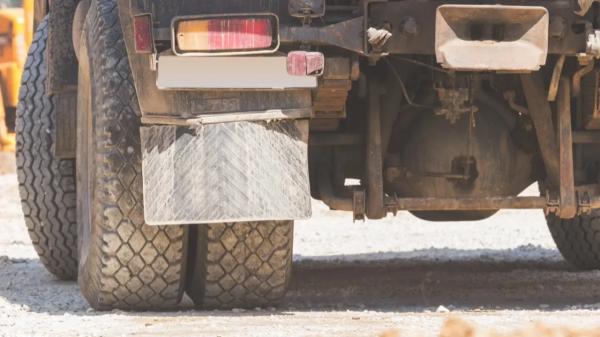 До устранения: за выгрузку земли в неположенном месте у карагандинца забрали самосвал
 
До устранения: за выгрузку земли в неположенном месте у карагандинца забрали самосвал