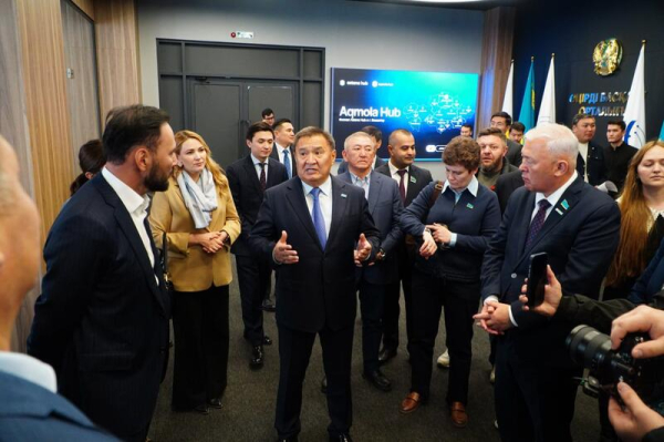 Аким Акмолинской области встретился с депутатами Мажилиса: акцент - на цифровизацию и развитие региона Аким Акмолинской области встретился с депутатами Мажилиса: акцент - на цифровизацию и развитие региона