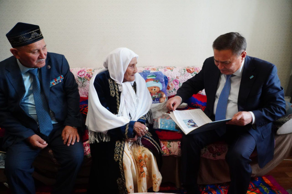 Аким области ознакомился с социальными объектами и новым производством в Аккольском районе