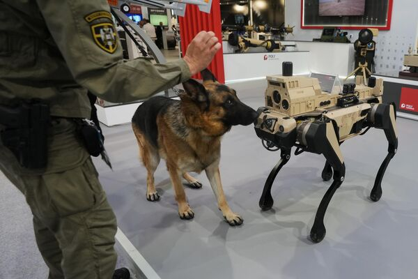 "Терминатор" на страже климата и гламурное хулиганство: самые яркие фотоновости "Терминатор" на страже климата и гламурное хулиганство: самые яркие фотоновости