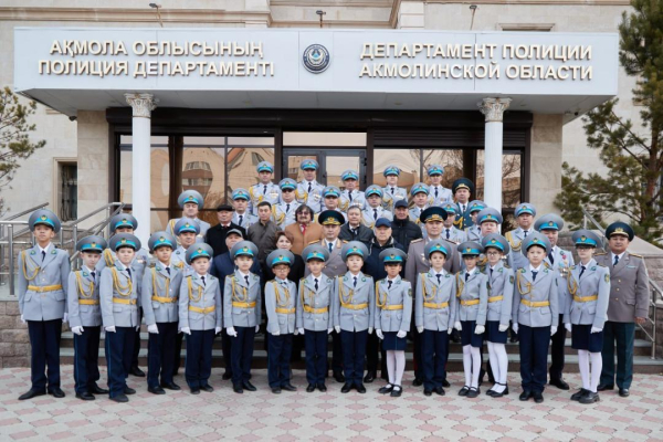 Заместитель министра внутренних дел — Главнокомандующий Нацгвардией поздравил полицейских с Днём Республики