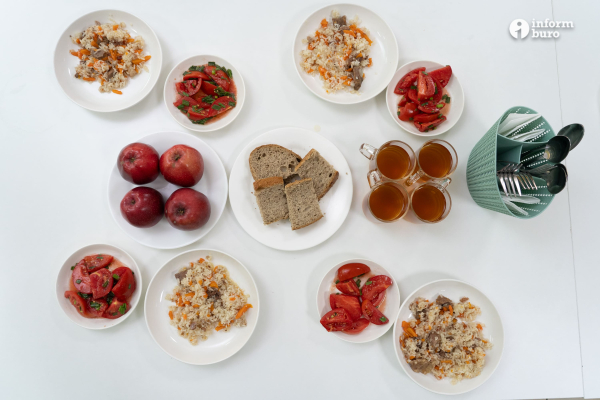 
Чем кормят в казахстанских школах после "оздоровления" детского меню – фоторепортаж Informburo
