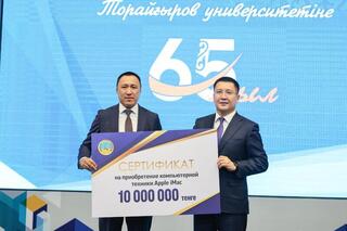 Аким Павлодарской области Асаин Байханов поздравил Торайгыров университет с 65-летием