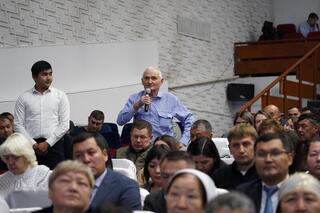 Марат Ахметжанов обсудил с жителями Атбасарского района итоги уборочной кампании и вопросы развития региона Марат Ахметжанов обсудил с жителями Атбасарского района итоги уборочной кампании и вопросы развития региона