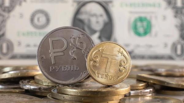 Курс доллара cнизился почти на 4 тенге на бирже 7 октября