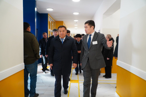 Аким области ознакомился с социальными объектами и новым производством в Аккольском районе