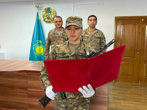 Армейская спортсменка, чемпион мира по боксу Алуа Балкибекова приняла Военную присягу Армейская спортсменка, чемпион мира по боксу Алуа Балкибекова приняла Военную присягу
