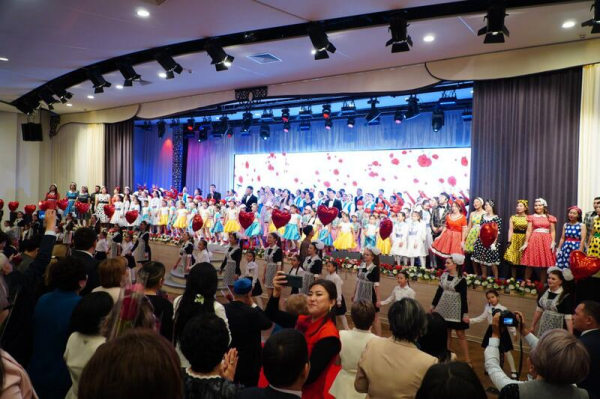 Лучшие педагоги Акмолинской области получили признание и награды ко Дню учителя