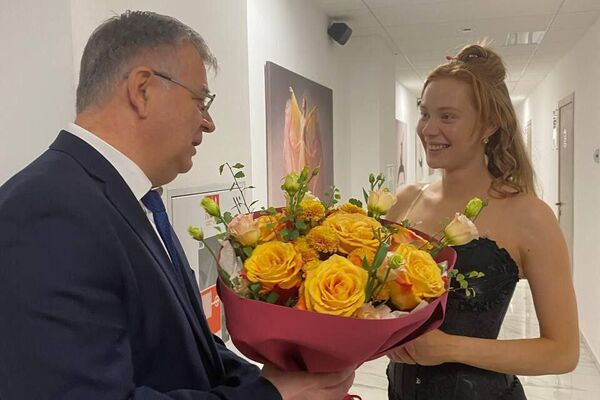 Гастроли московского "Театра на Трубной" с аншлагом прошли в Алматы Гастроли московского "Театра на Трубной" с аншлагом прошли в Алматы