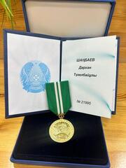Актюбинский учитель получил награду от Президента Актюбинский учитель получил награду от Президента