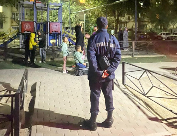 Гвардейцы в Шымкенте помогли эвакуировать жителей из задымлённого дома Гвардейцы в Шымкенте помогли эвакуировать жителей из задымлённого дома