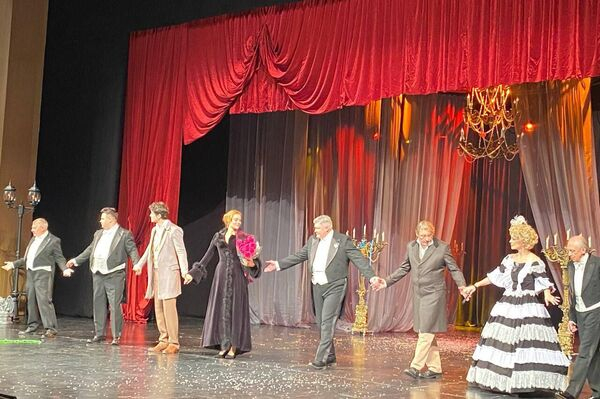 Гастроли московского "Театра на Трубной" с аншлагом прошли в Алматы Гастроли московского "Театра на Трубной" с аншлагом прошли в Алматы