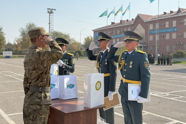 Солдаты, с честью выполнившие долг перед Родиной, возвращаются к мирной жизни